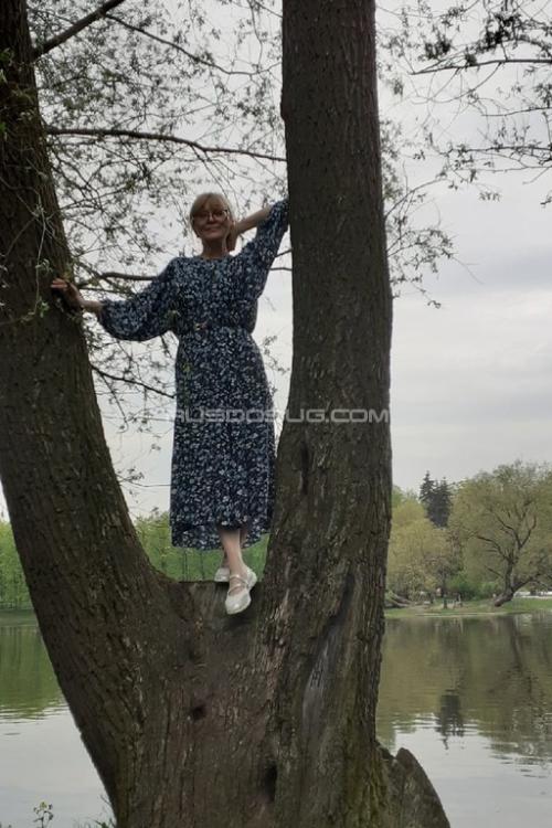 Проститутка Александра, Питера у метро Электросила